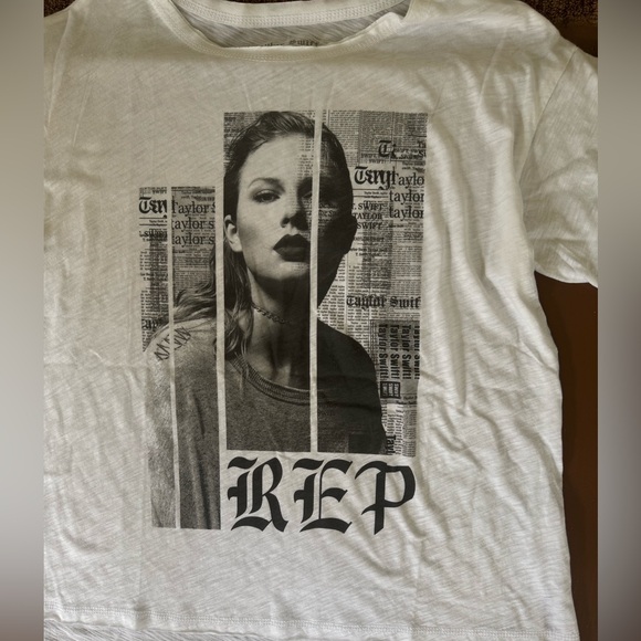 Taylor Swift Reputation Tour Tshirt. Women’s Small - Picture 2 of 6